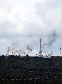 Kouř nad územím Libanonu, které zasáhl izraelský útok