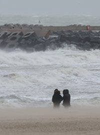 Bouře Ciarán na pobřeží v Belgii