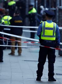Útočník pobodal v Dublinu tři děti a učitelku