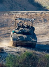 Izraelský tank poblíž Gazy