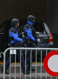Policie zajišťuje oblast po střelbě v Sionu