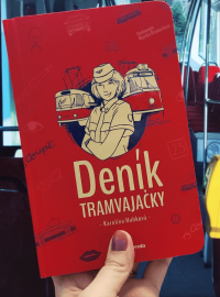 O odlehčené vyprávění nejen z pražských tramvajových kolejí hrajeme tento týden v pravidelné knižní soutěži