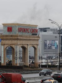 Pohled na místo konání koncertu Crocus City Hall po pátečním smrtícím útoku v Moskevské oblasti v Rusku, 23. března 2024