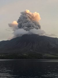 Výbuch sopky Ruang v Indonésii
