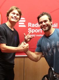 Snowboardista Jakub Hroneš a Vavřinec Hradilek