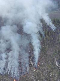 Požár lesa poblíž osady Kežmarské Žľaby ve Vysokých Tatrách