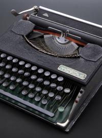 Psací stroj (Original) Matouš vznikl podle jediného českého patentu na psací stroje č. 79511 ze dne 22. června 1938. Přihlásil jej jeho konstruktér a pozdější výrobce Karel Matouš z Českých Budějovic.