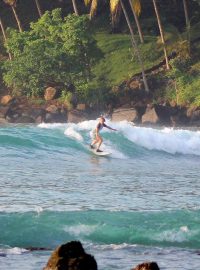 Lidé z Česka si oblíbili surfing na Srí Lance.