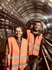 Z rozhovoru Lucie Výborné s Josefem Jeníčkem je znát její obava,  že tunelem se přece jen přiblíží rozjeté metro