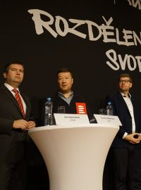 Jan Hamáček (ČSSD), Tomio Okamura (SPD), Jiří Pospíšil (TOP 09), Vít Rakušan (STAN) a Marek Výborný (KDU-ČSL) během debaty Rozděleni svobodou