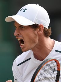 Andy Murray slaví čtyřsetové vítězství nad Italem Fogninim