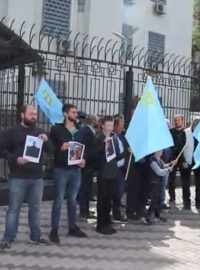 Proti zatčení pěti krymských Tatarů se protestovalo v neděli v Kyjevě