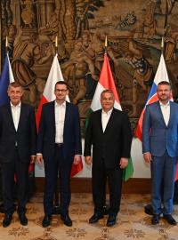 V4 zleva: český premiér Andrej Babiš, polský premiér Mateusz Morawiecki, maďarský premiér Viktor Orbán a slovenský premiér Peter Pellegrini