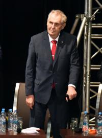 Na mimořádném sjezdu ČSSD vystoupil také prezident Miloš Zeman.