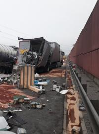 Nehoda cisterny a kamionu zablokovala dálnici D1 ve směru na Brno