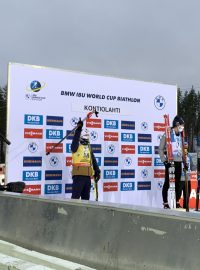 Vyhlášení vítězů v závodech Světového poháru biatlonistů ve finském Kontiolahti