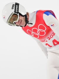 Reakce Romana Koudelky po doletu na středním můstku v olympijském Pekingu