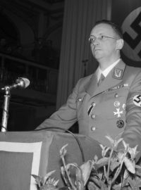 Vůdce Sudetoněmecké strany Konrad Henlein při projevu v pražské Lucerně, 4. února 1942