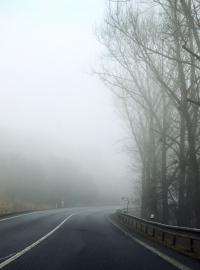 Cesta mlhou, ilustrační foto