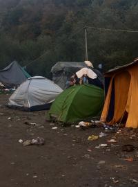 Chlad a bláto před branami EU. Podívejte se, jak přežívají běženci u bosenského města Velika Kladuša u hranic s Chorvatskem.