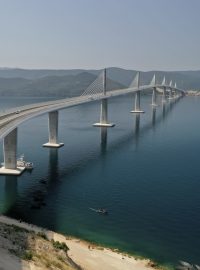Most spojující chorvatský Dubrovník a poloostrov Pelješac