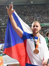 Jakub Vadlejch s bronzovou medailí z mistrovství světa v Budapešti