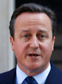 Britský expremiér David Cameron (vlevo) a současný premiér Boris Johnson