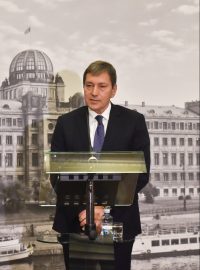 Nový ministr průmyslu a obchodu Tomáš Hüner s premiérem a šéfem hnutí ANO Andrejem Babišem