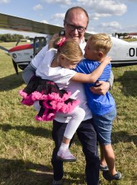 Aviatik Roman Kramařík se 8. září 2018 vrátil na letiště v pražských Letňanech ze svého sólového letu kolem světa. V letadle Cessna P210N OK-TGM to dokázal jako první Čech v historii.