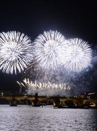 „Praha svobodná aneb 30 let od sametové revoluce“, tak byl pojmenován novoroční ohňostroj