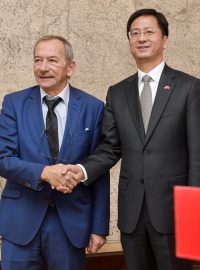 Předseda Senátu Jaroslav Kubera a čínský velvyslanec Čang Ťien-min