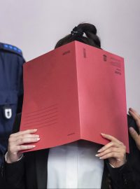 Sedmadvacetiletá Jennifer W. před německým soudem