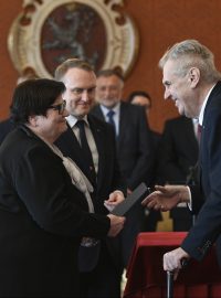 Zeman v projevu k novým ministrům vyzval Benešovou, aby se zasadila o rychlejší práci soudů
