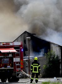 Sklad v Tursku u Prahy zachvátil požár