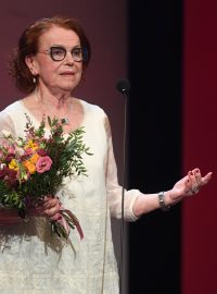 Cenu Thálie mistrovství v oboru činohra dostala v sobotu v Národním divadle divadelní a filmová herečka Iva Janžurová