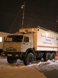 Ruský soud nařídil zatčení pěti lidí po čtvrtečním neštěstí v uhelném dole v Kemerovské oblasti na Sibiři s 51 oběťmi