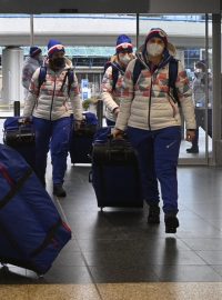 Odlet hlavní části české výpravy na zimní olympijské hry do Pekingu. Na snímku jsou hokejistky.