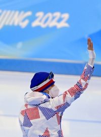 Mávající rychlobruslařka Martina Sáblíková před olympijským závodem v Pekingu