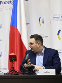 Ukrajinsky ministr zahraničí Dmytro Kuleba a jeho český protějšek Jan Lipavský po jednání v Kyjevě