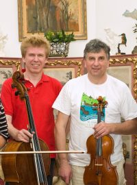 Pražákovo kvarteto po soukromé zkoušce, zleva doprava: Vlastimil Holek (housle), Michal Kaňka (violoncello), Josef Klusoň (viola), Pavel Hůla (housle). Archivní foto