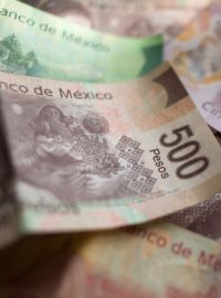 Oboustranná obchodní výměna Mexika a Evropské unie přitom minulý rok činila skoro osmdesát miliard amerických dolarů. Na ilustračním snímku mexické peso.