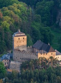 Hrad Kost. V Čechách se moc středověkých hradů nedochovalo. Majetná Kost má mezi nimi zvláštní postavení – je nejzachovalejší.