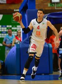 Basketbalista Nymburku Petr Benda