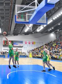 Zápas basketbalistek ZVVZ USK Praha v hale Královka