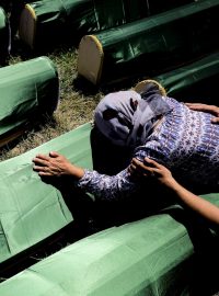 Podle údajů OSN bylo za války v Bosně v letech 1992-1995 vystaveno sexuálnímu násilí nejméně 20 000 žen. V bojích zemřelo na 100 000 lidí