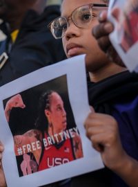 Američtí fanoušci se dožadují vydání basketbalistky Brittney Grinerové z Ruska
