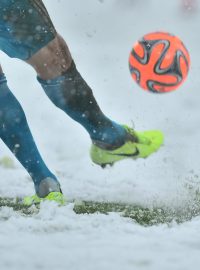 Fotbalový stadion v Českých Budějovicích zasypal sníh