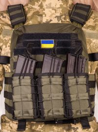 Bývalé vedení zpronevěřilo 250 milionů hřiven (170 milionů korun) určených na nákup neprůstřelných vest pro armádu (ilustrační foto)