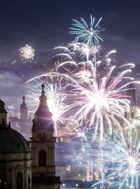 Ohňostroje jsou tradiční součástí oslav příchodu nového roku. Praha je však zakázala
