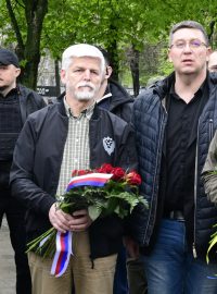 Český prezident Petr Pavel (vlevo), který pokračuje v návštěvě Ukrajiny, v sobotu zavítal do města Dnipro na východě země, kde se setkal s oblastním šéfem Serhijem Lysakem (vpravo)
